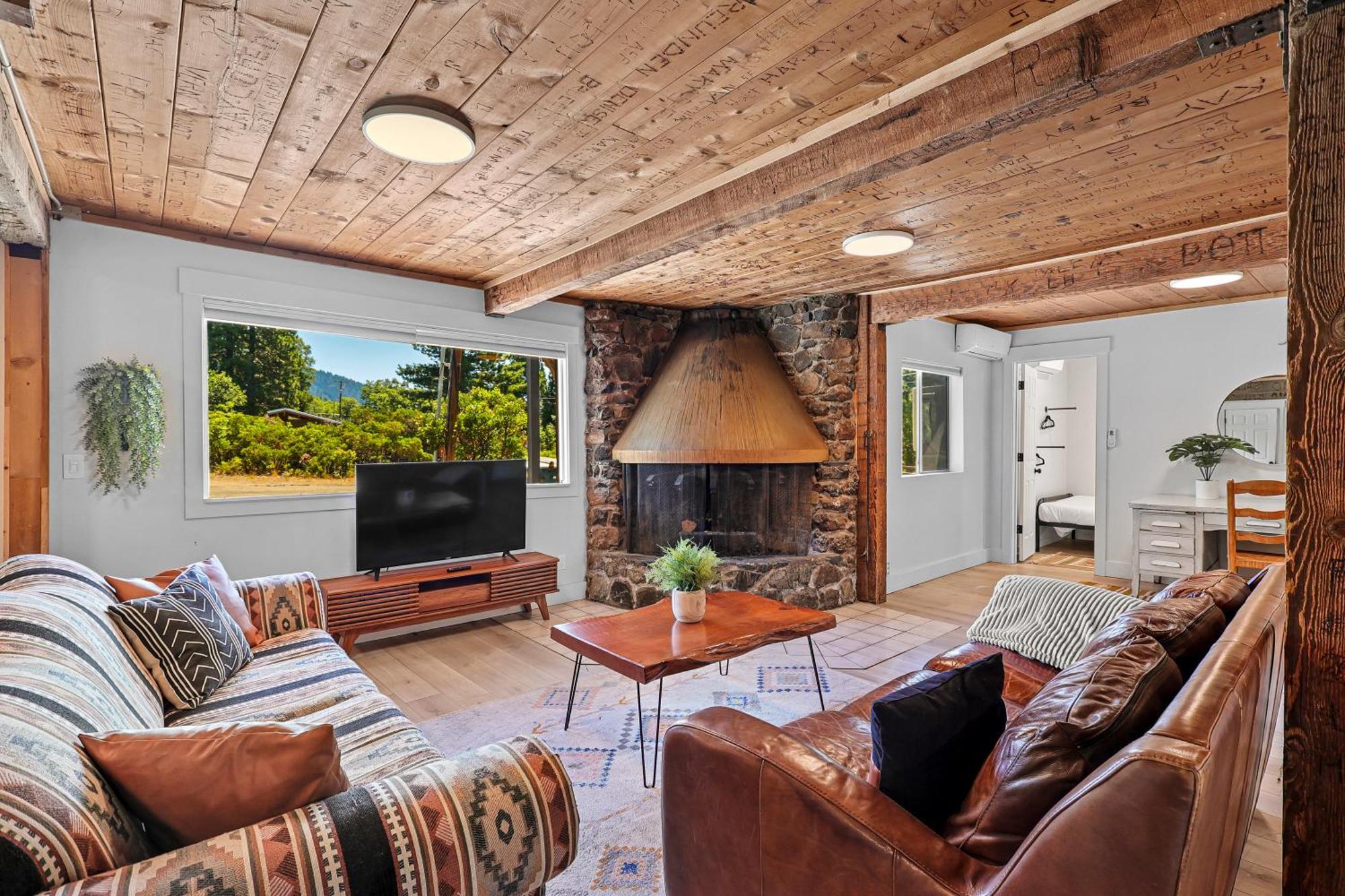 Basecamp Lodge Mount Shasta Luaran gambar